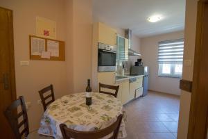 Apartments with parking space Punta kriza, Cres - 8082