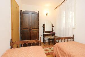Family-friendly apartments with swimming pool Okrug Donji, Ciovo - 8072