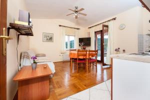 Apartments with parking space Bozava, Dugi otok - 8124