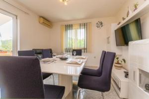 Family friendly apartments with a swimming pool Sali, Dugi otok - 8083