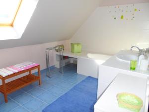 Maisons de vacances Grande Villa avec Jardin, Proche Plage et Centre de Villers-sur-Mer - FR-1-487-310 : photos des chambres