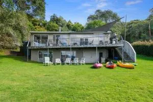 Onepoto Bay Lakehouse - Lake Rotoiti Holiday Home - Pukehina