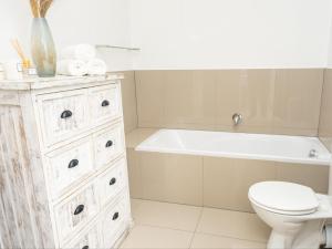 Azure 213 - Luxury 2 Bedroom Apartment