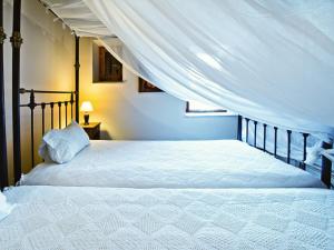 Two-Bedroom Apartment room in Eveleos Country House