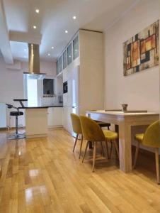 Stylish -Modern Apartment heart of Marousi