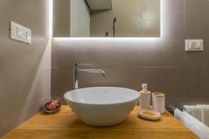 Studio BO16 2 min walk from Porta San Donato!