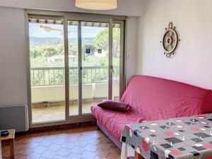 Joli T2 rénové à La Favière, proche plages et commerces, parking privatif - FR-1-610-16