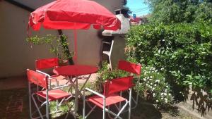 Vivienda en altos con uso exclusivo de entrada de auto y parrilla