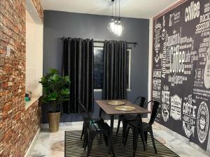 The Berlian Guesthouse - Teluk Kemang - 2 bedrooms apartmens with pool view