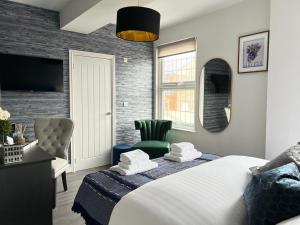 Room 4 (8 Holland Street)