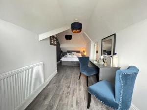 Room 4 (8 Holland Street)
