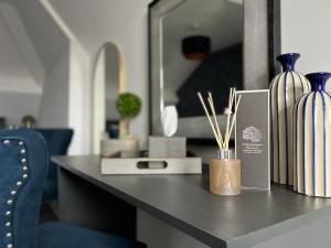 Room 4 (8 Holland Street)