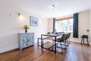 Charming 3-Bed cottage in Chester, ideal for Families & Workers, FREE Parking - Sleeps 7