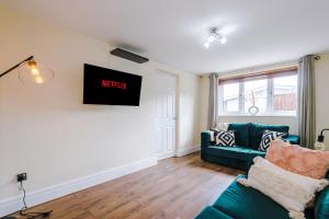 Charming 3-Bed cottage in Chester, ideal for Families & Workers, FREE Parking - Sleeps 7