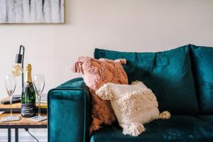 Charming 3-Bed cottage in Chester, ideal for Families & Workers, FREE Parking - Sleeps 7