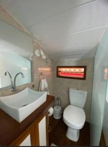 Apartamento 1 suite garagem Praia do Forte 500m da Praia