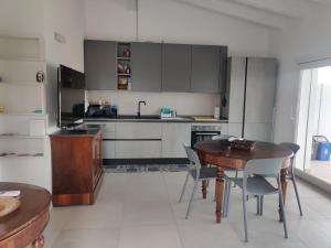 Bilocale in residence vista lago con piscina