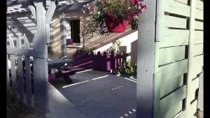 Compreignac F2 GRIS/MAUVE entier,vue forêt - Compreignac