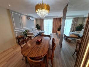 Lovely 1878 Apartment 3-bedrooms with free parking