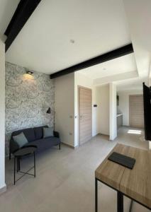 Luxury Apartment with balcony garden view img5