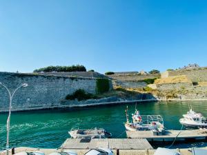 Appartements Appartement « Le Goeland » avec vue port&Citadelle : photos des chambres