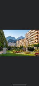 Appartements Menton centre Vue imprenable sur mer et jardin Bioves : photos des chambres