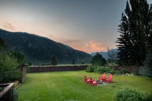 Alpine Highmark by KABINO Hot Tub Fire Pit Fully Fenced Backyard WiFi