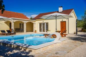 Villa San Antonio - Heated pool