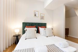 Brand New 4BR w 200yrs of history in Central Porto by LovelyStay