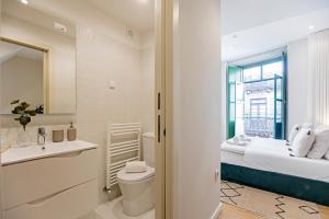 Brand New 4BR w 200yrs of history in Central Porto by LovelyStay