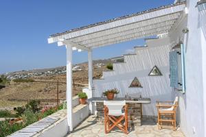 Cycladic cottage with amazing view