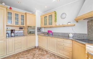 Cozy Apartment In Gdynia With Wifi