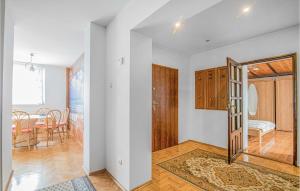 Cozy Apartment In Gdynia With Wifi