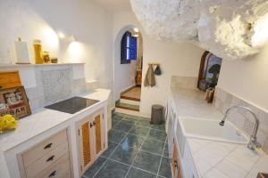 Casa Rosario, Frigiliana Large Historic Townhouse with Amazing Roof terrace HansOnHoliday Rentals