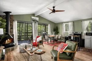 Sunny Cabin w Hot Tub, Grill, Porch, FirePit, WiFi - Basye