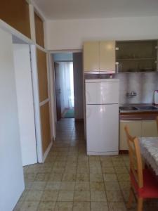 Apartments by the sea Zaboric, Sibenik - 8368