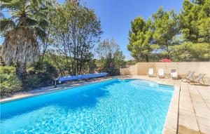 Maisons de vacances 3 Bedroom Nice Home In Fouzilhon : photos des chambres