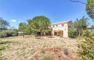 Maisons de vacances 3 Bedroom Nice Home In Fouzilhon : photos des chambres