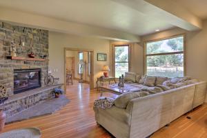 Fruita Victorian Home w Hot Tub + Mountains!