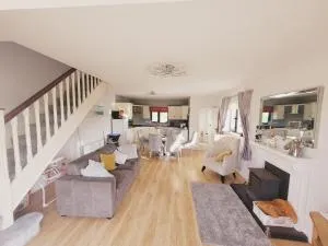 Greystones Clock Tower Lodge - Derryclogh