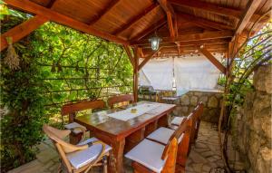 Lovely Apartment In Omisalj With House Sea View 