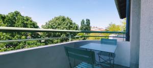 Indy Appart - T2 moderne - Eurexpo - Parking - Balcon vue - Calme Propre