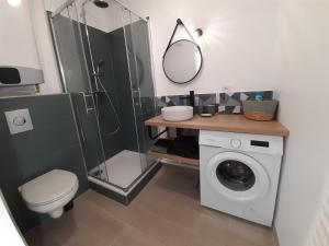 Indy Appart - T2 moderne - Eurexpo - Parking - Balcon vue - Calme Propre