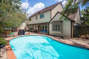 Spacious and quiet 4 bed 3 and a half bath home away from home in Katy Texas - Hoffpauir Airport