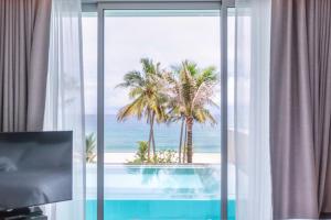 Beachfront Residences - Stunning Sea and Lake View