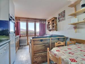 Studio cabine 4 personnes au pied des pistes avec balcon et parking, Belle Plagne - FR-1-455-216