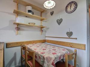 Studio cabine pour 4 au pied des pistes avec balcon - FR-1-455-216