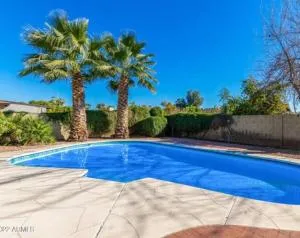 Amazing 3 BR w/Pool, minutes from PHX and Sports - 格伦代尔
