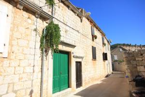 Apartments by the sea Vis - 8885