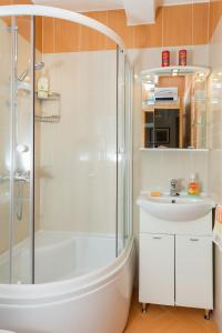 Apartments with a swimming pool Mlini, Dubrovnik - 9009